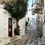 Charming Maison With Terrace, Parikia Center