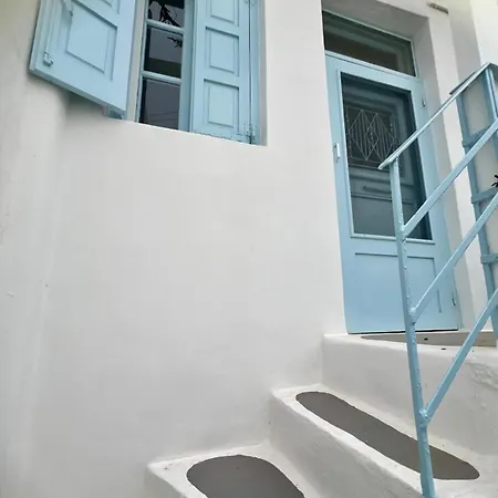 Charming Maison With Terrace, Parikia Center Ferienhaus *