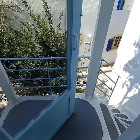 Charming Maison With Terrace, Parikia Center Ferienhaus