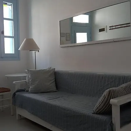 Charming Maison With Terrace, Parikia Center Ferienhaus
