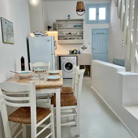 Ferienhaus Charming Maison With Terrace, Parikia Center