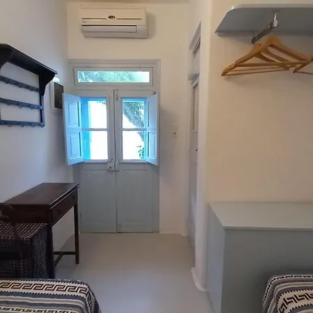 Ferienhaus Charming Maison With Terrace, Parikia Center *