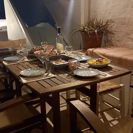 Charming Maison With Terrace, Parikia Center