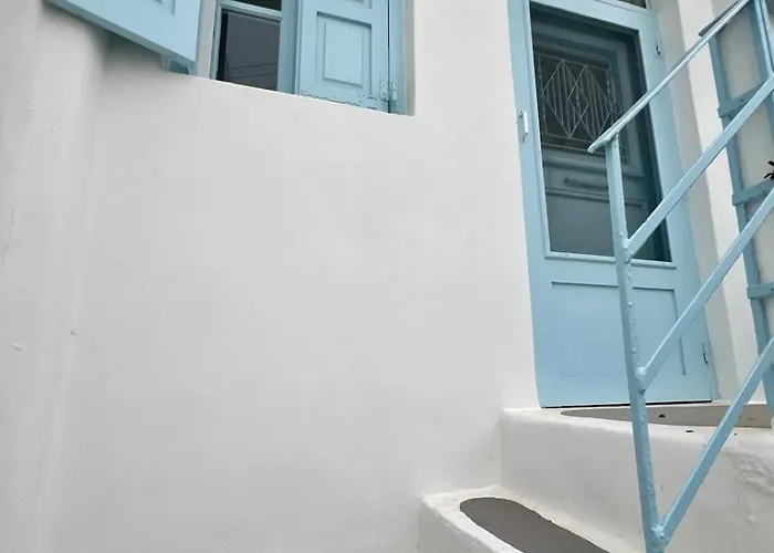 Charming Maison With Terrace, Parikia Center Ferienhaus *