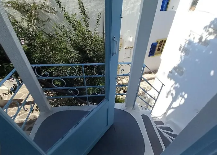 Charming Maison With Terrace, Parikia Center Ferienhaus