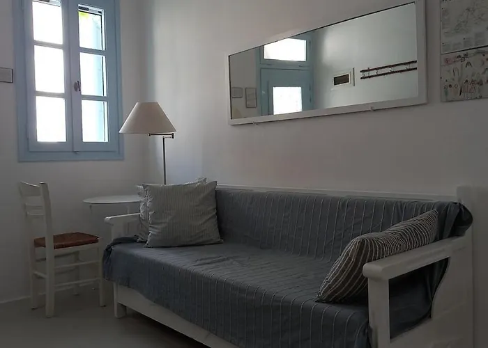 Charming Maison With Terrace, Parikia Center Ferienhaus