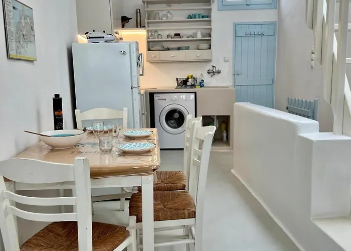 Ferienhaus Charming Maison With Terrace, Parikia Center