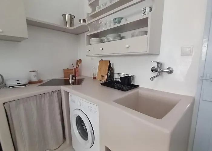 Charming Maison With Terrace, Parikia Center Ferienhaus *