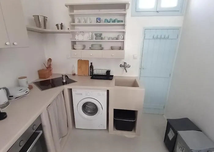 Charming Maison With Terrace, Parikia Center Ferienhaus *