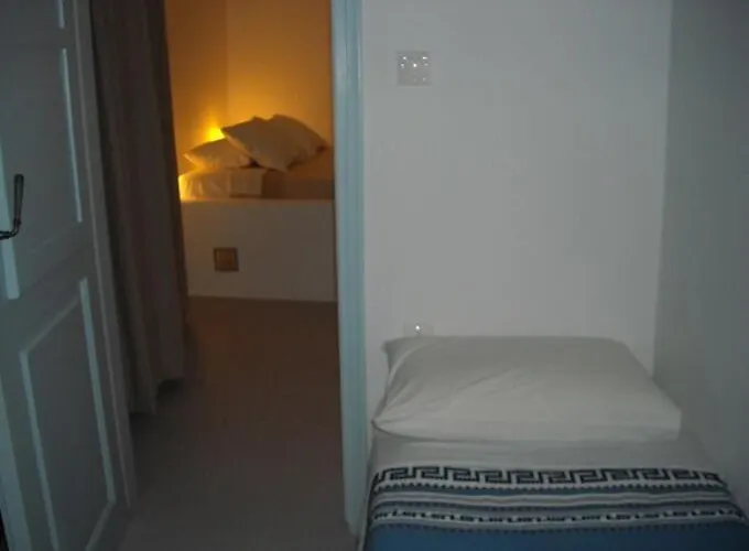 Charming Maison With Terrace, Parikia Center Ferienhaus