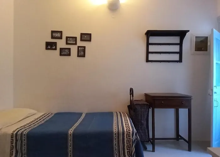 Charming Maison With Terrace, Parikia Center Ferienhaus *