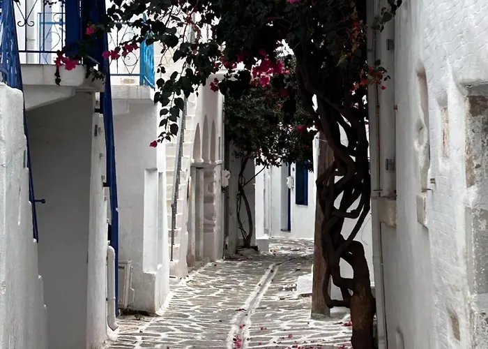 Charming Maison With Terrace, Parikia Center